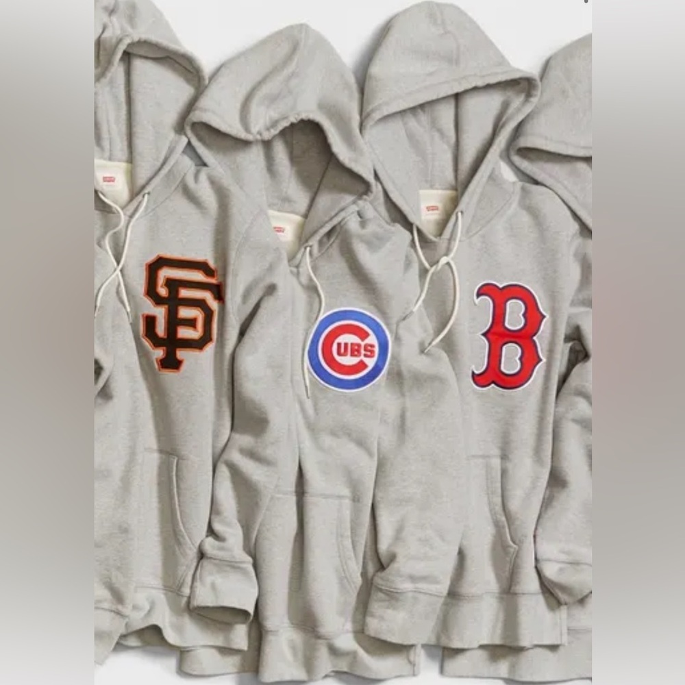 Levi’s MLB Hoodie Pullover Sweatshirt with Embroidered Chicago Cubs Logo